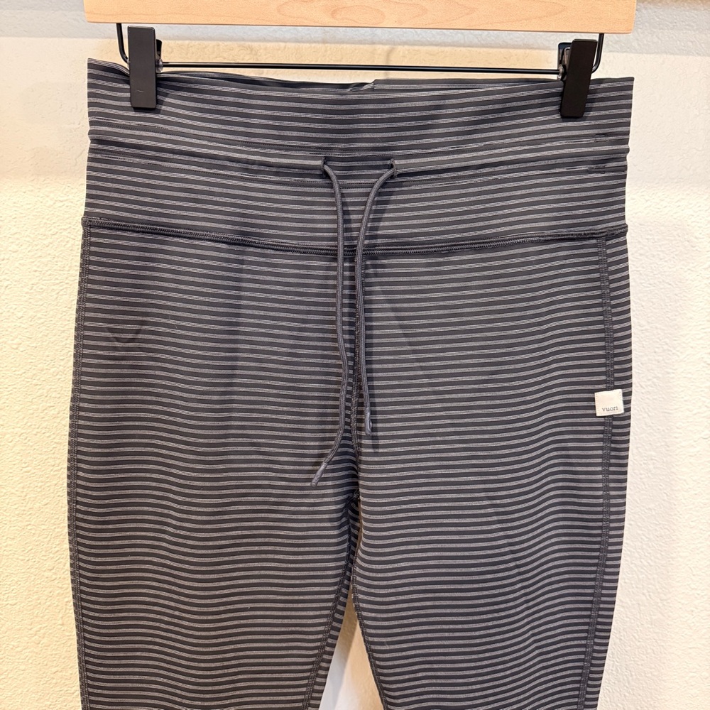 Vuori Stripe Daily Leggings 7/8 Length | Women’s size XL - Picture 4 of 7